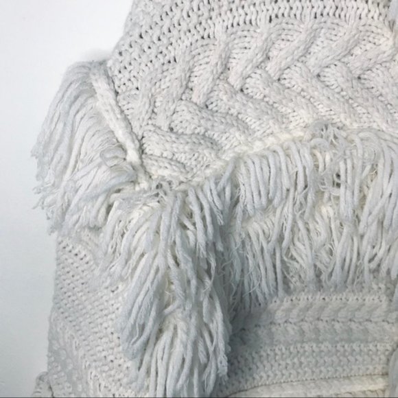 Renee C. Boho Thick knit cardigan with fringe - Picture 12 of 13